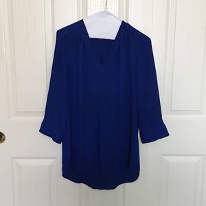 Blue quarter-sleeve blouse